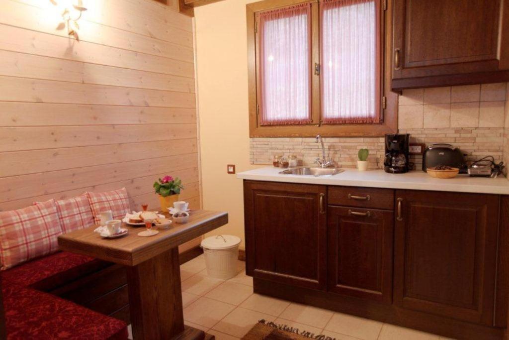 Efharis Filoxenon Apartment เฟนิออส ภายนอก รูปภาพ